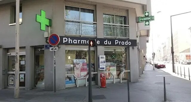 Retail in Lyon for lease Building Photo- Image 1 of 4