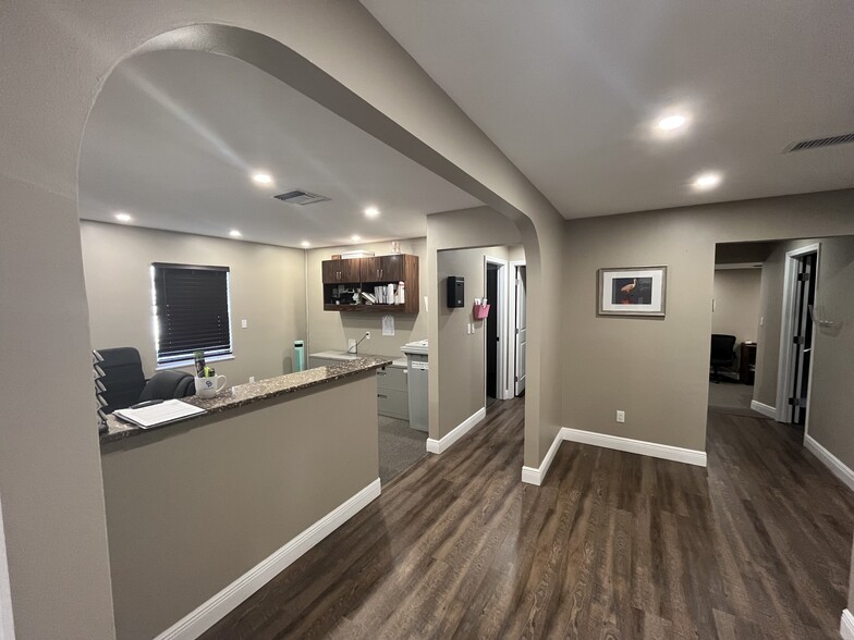 4821 Central Ave, Saint Petersburg, FL for lease - Building Photo - Image 3 of 10