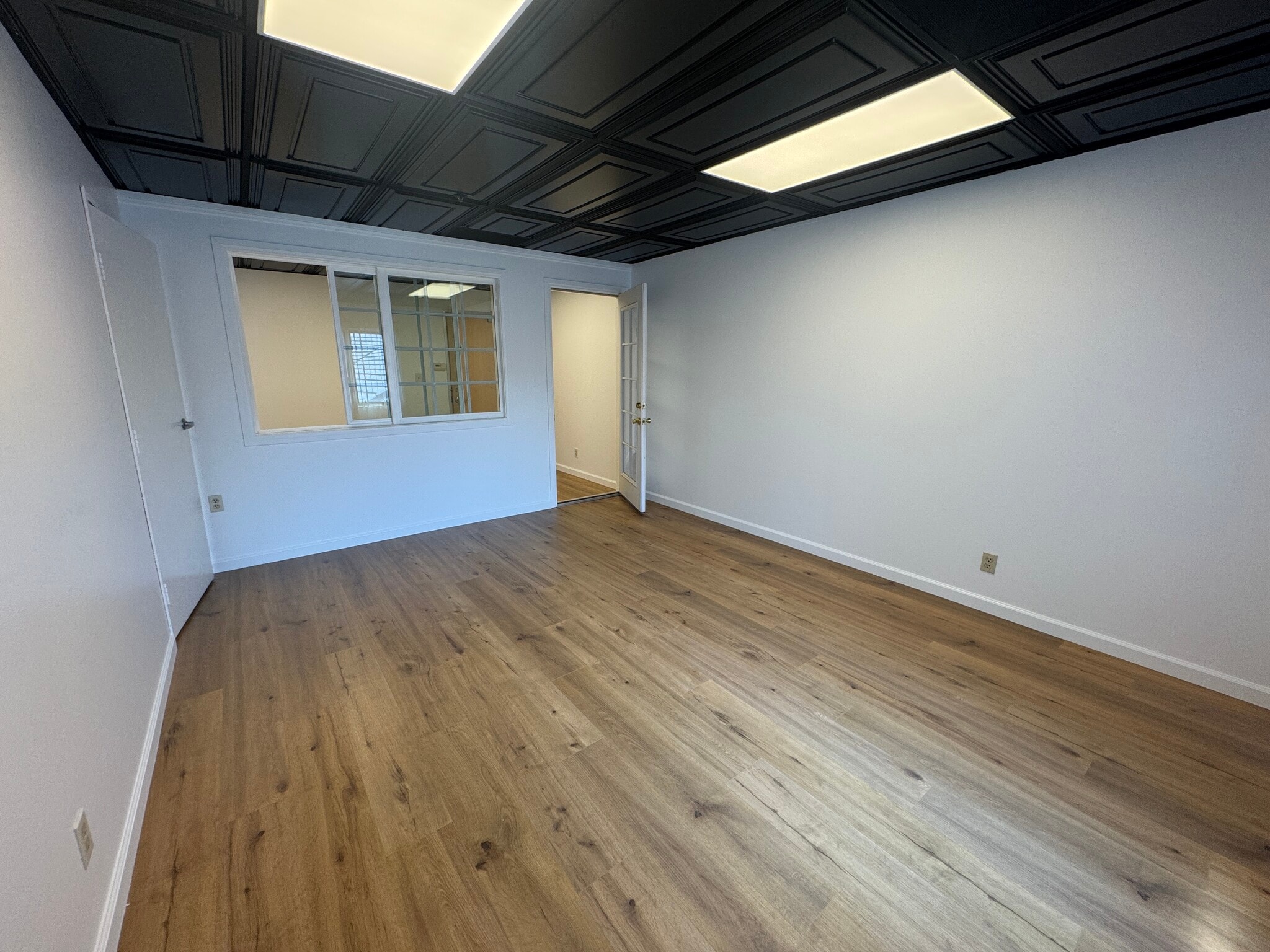15928 Ventura Blvd, Encino, CA for lease Building Photo- Image 1 of 2