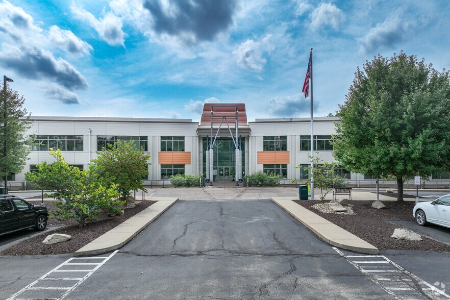 100 Global View Dr, Warrendale, PA for lease - Building Photo - Image 2 of 12