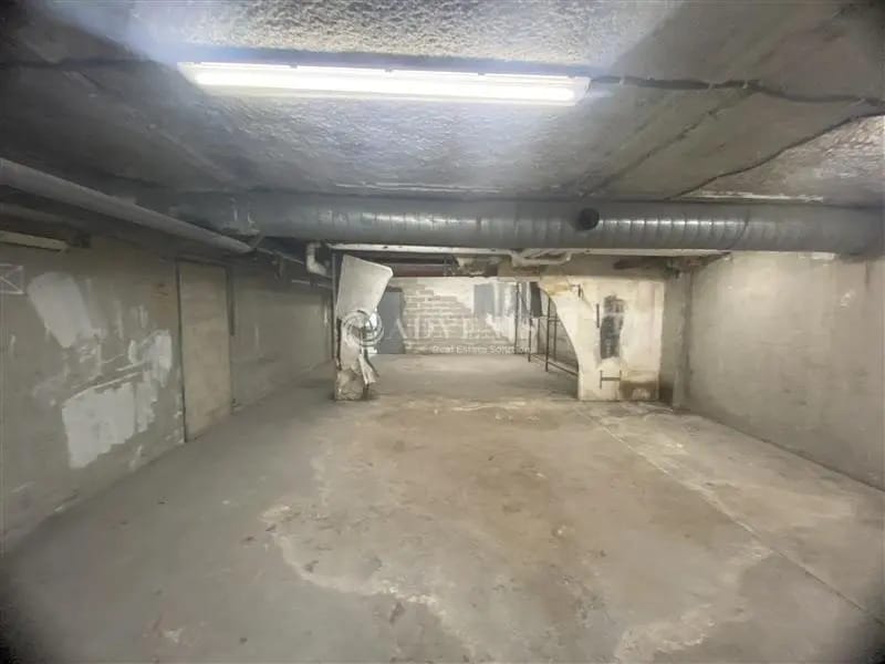 Flex in Maisons-Alfort for lease Interior Photo- Image 1 of 7