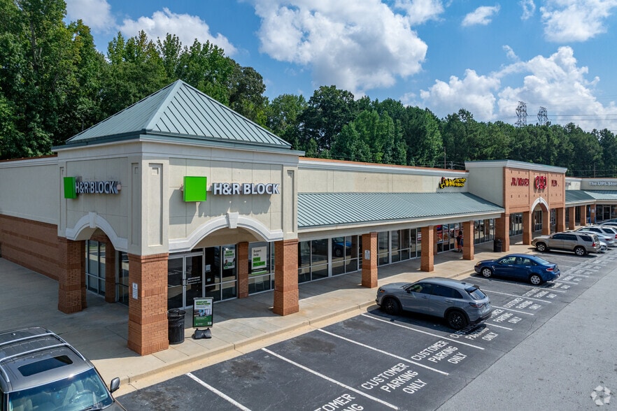 5656-5664 Jonesboro Rd, Lake City, GA for lease - Building Photo - Image 2 of 6