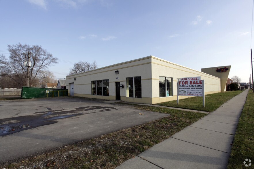 7047 E Eight Mile Rd, Warren, MI for sale - Primary Photo - Image 1 of 1