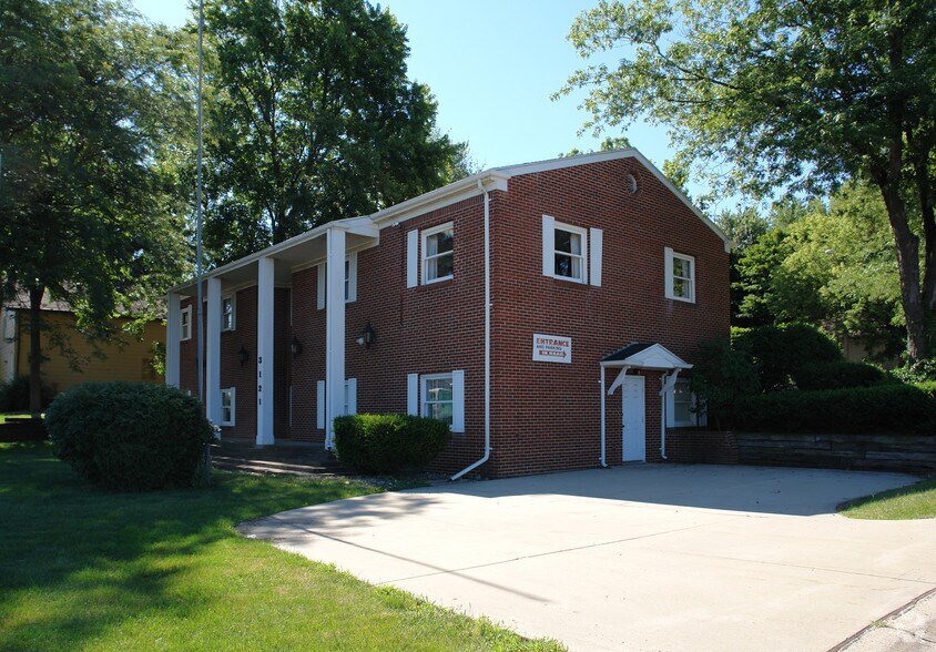 3121 W Saginaw St, Lansing, MI for sale - Primary Photo - Image 1 of 1