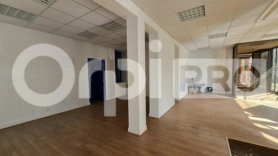 Retail in Montluçon for lease - Interior Photo - Image 2 of 10