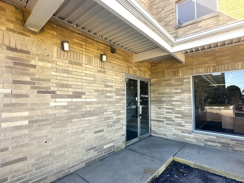 4505 N Main St, Dayton, OH for lease - Building Photo - Image 3 of 7