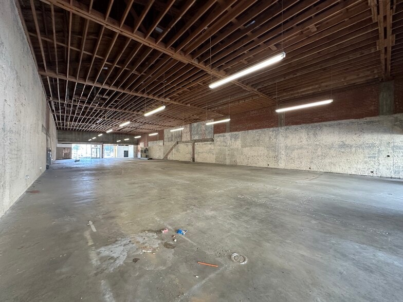396-400 S Lake Ave, Pasadena, CA for lease - Interior Photo - Image 3 of 28