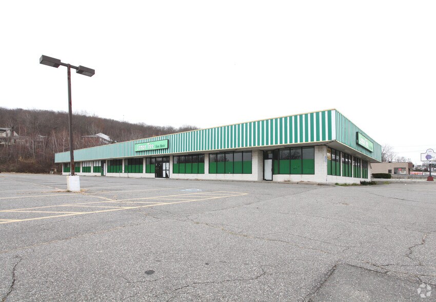 810 Lakewood Rd, Waterbury, CT 06704