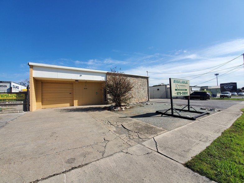 8418 Speedway Dr, San Antonio, TX for lease - Building Photo - Image 3 of 11