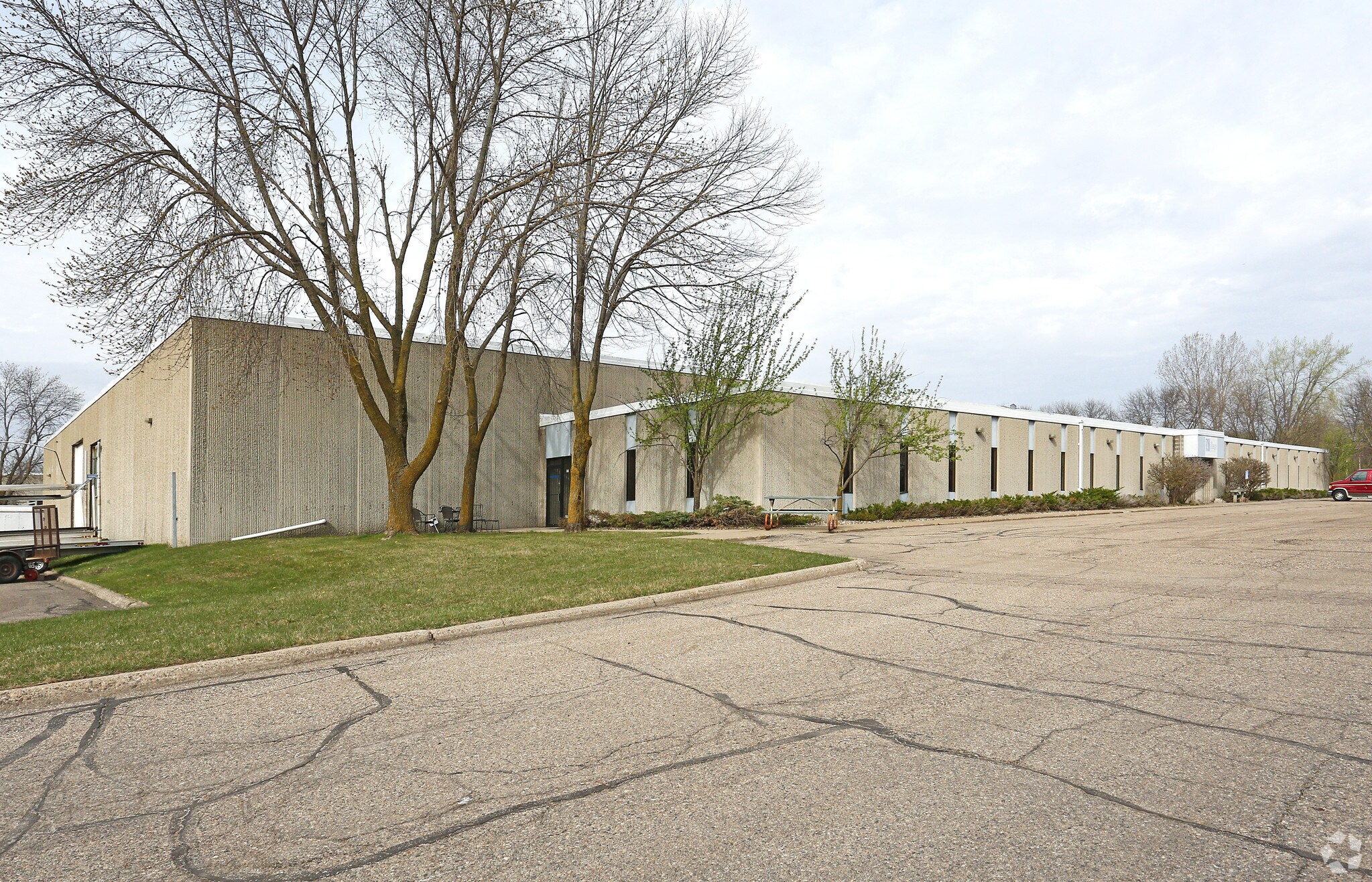 124 Columbia Ct W, Chaska, MN for sale Primary Photo- Image 1 of 1