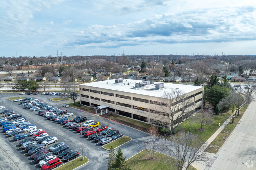 10150 W National Ave, West Allis, WI for lease - Building Photo - Image 2 of 5