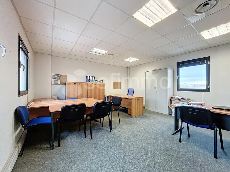 415 Rue Claude Nicolas Ledoux, Aix-en-Provence for lease - Building Photo - Image 2 of 6