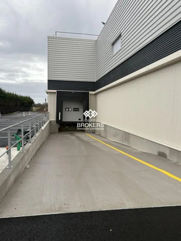 Industrial in Saint-Aignan-Grandlieu for lease Building Photo- Image 1 of 2