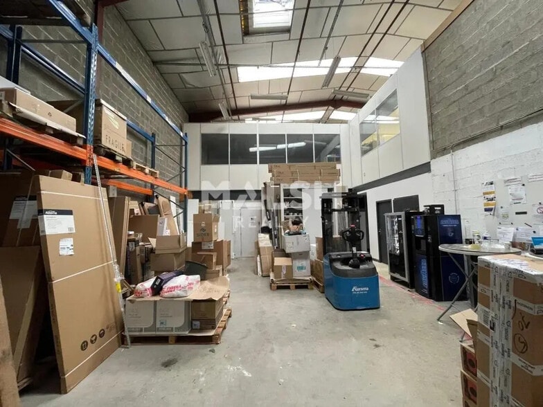 Office in Chassieu for lease - Interior Photo - Image 3 of 9