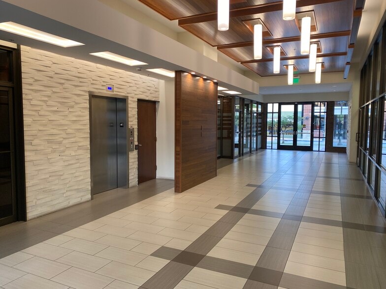 250 E Front St, Traverse City, MI for lease - Interior Photo - Image 3 of 8