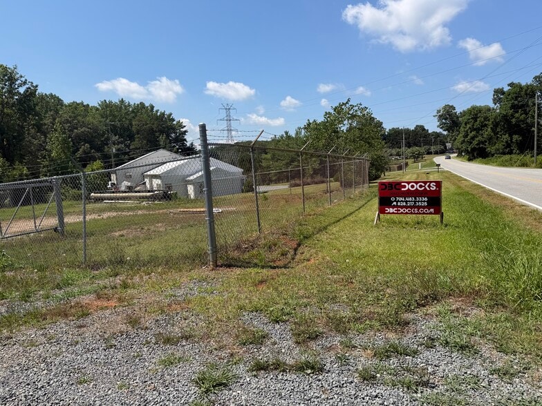 5166 Slanting Bridge Rd, Denver, NC for sale - Building Photo - Image 2 of 9