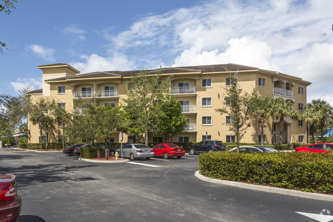 1100 Pine Ridge Rd, Naples, FL 34108