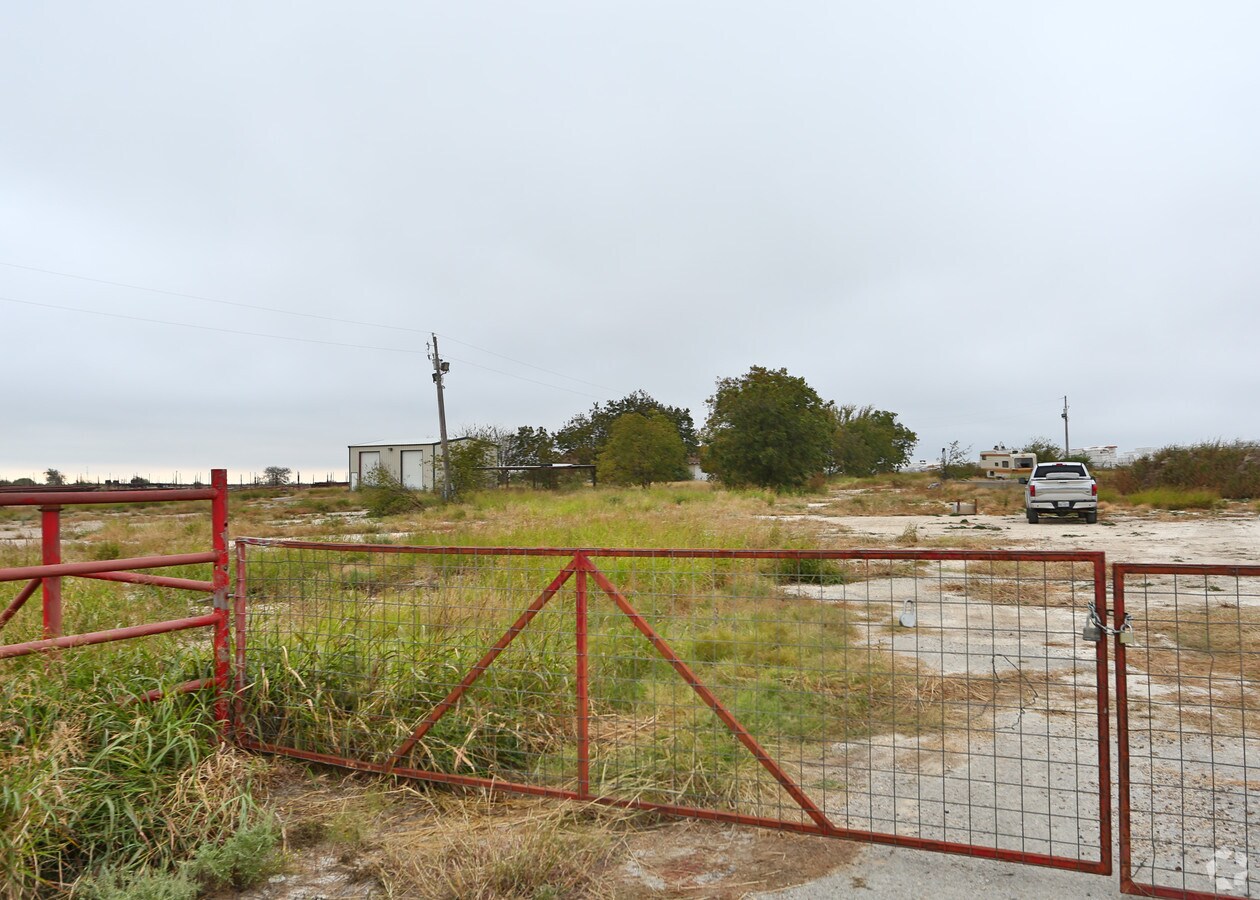 2300 N Cresson Hwy, Cresson, TX 76035