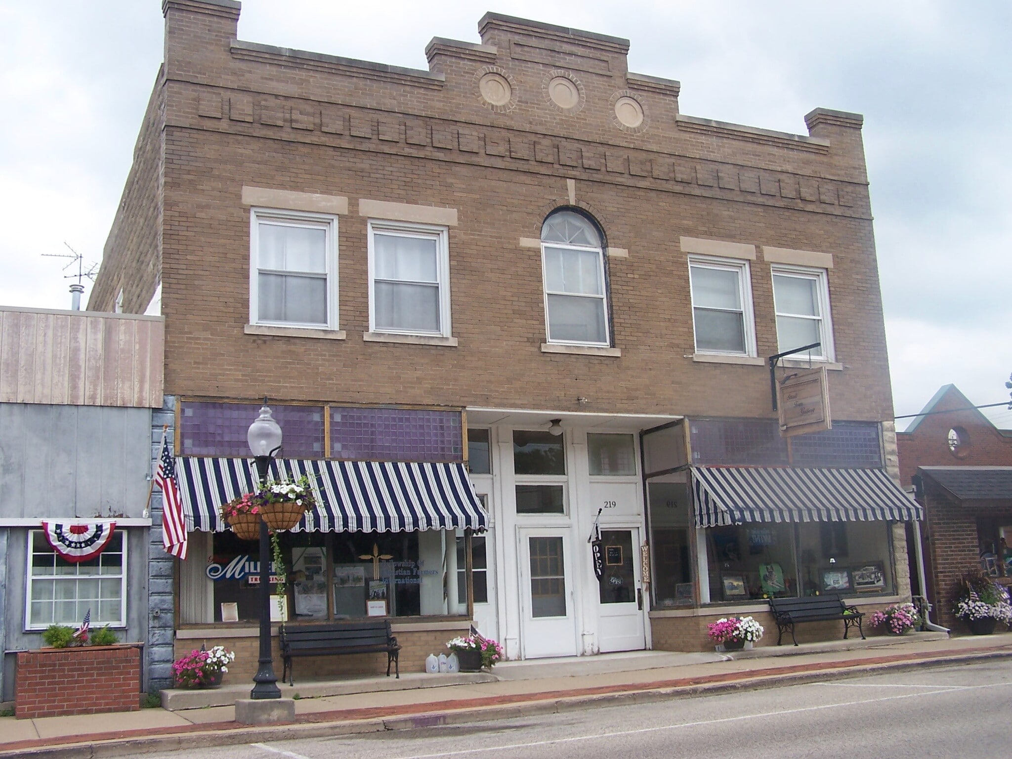 219 W Main St, Lexington, IL for lease Interior Photo- Image 1 of 7