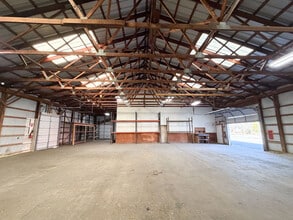 147 Meriden Rd, Middlefield, CT for sale Interior Photo- Image 2 of 21