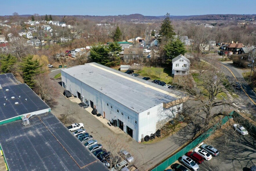 16 Beaver Brook Rd, Danbury, CT for lease - Building Photo - Image 3 of 7