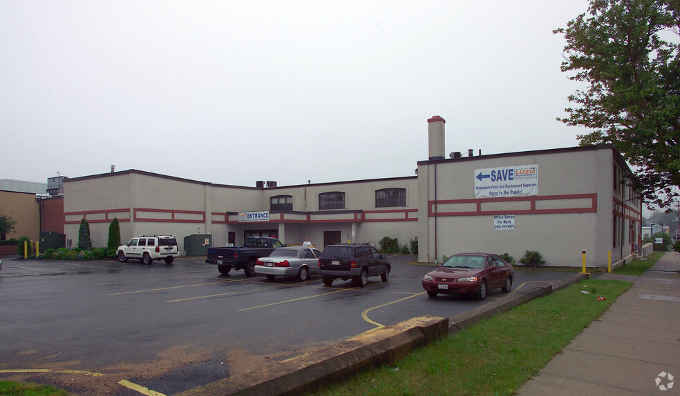 376 Nash Rd, New Bedford, MA for lease - Primary Photo - Image 1 of 49