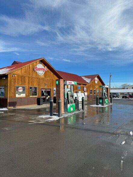 318 E Custer St, Mackay, ID for sale - Primary Photo - Image 1 of 1