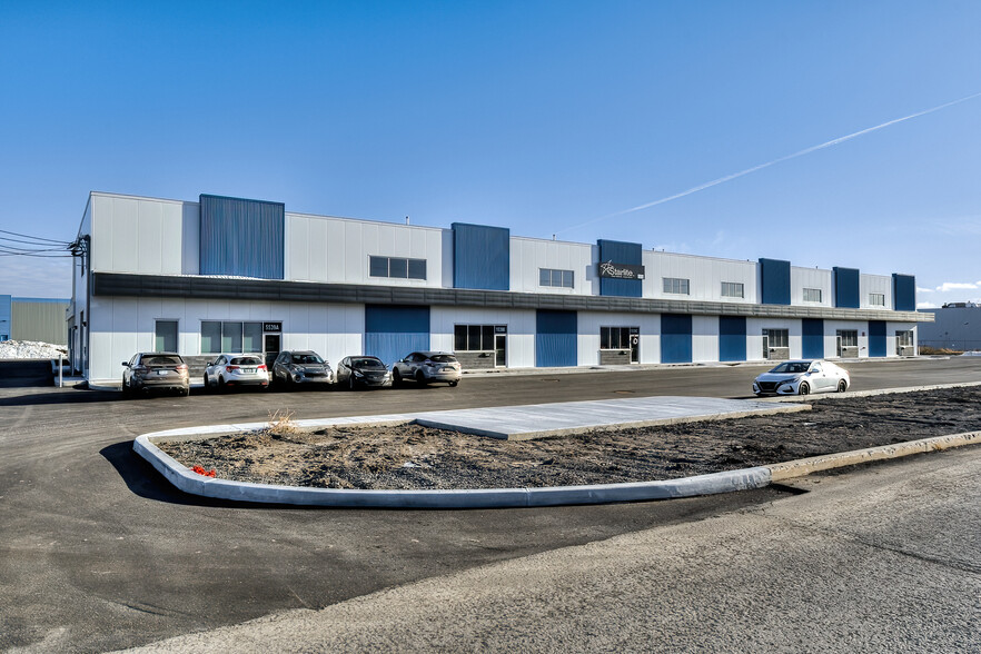 5539 St Ernest-Cormier, Laval, QC for lease - Building Photo - Image 3 of 14