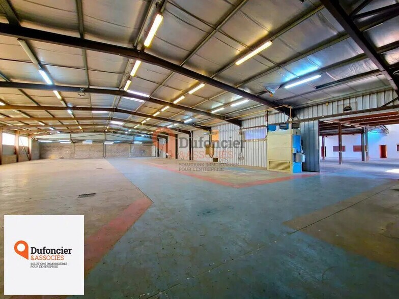 Office in Poitiers for lease - Interior Photo - Image 1 of 12