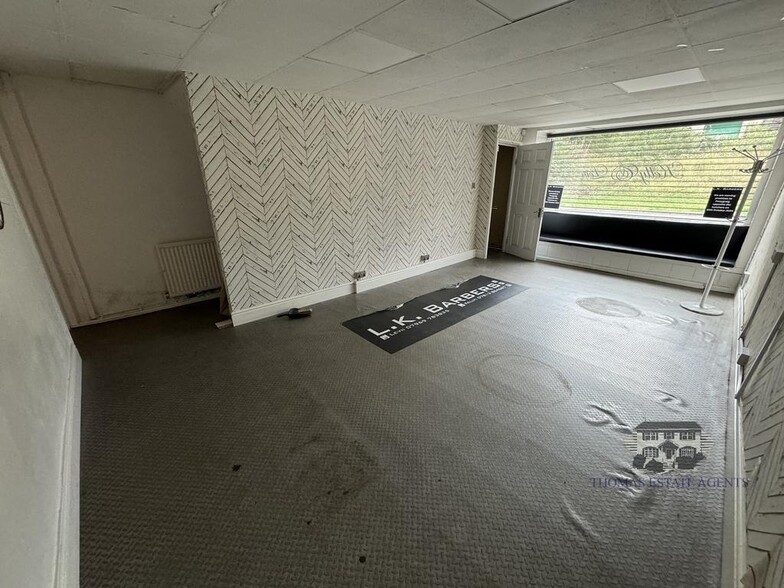 75 Dunraven St, Tonypandy for lease - Interior Photo - Image 2 of 4