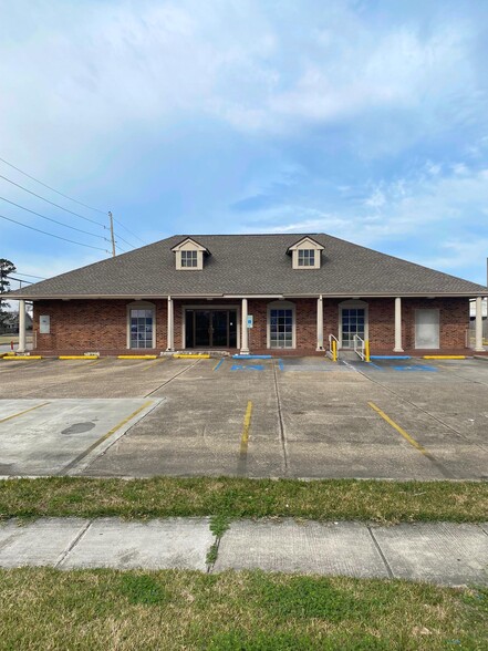 2200 N Causeway Blvd, Metairie, LA 70001 | LoopNet