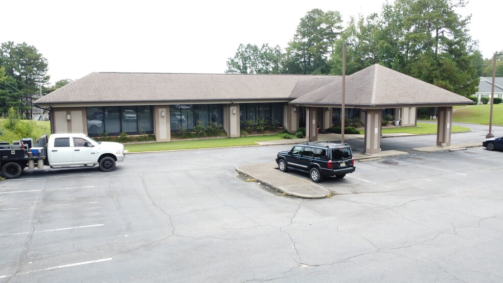 801 20th Ave E, Jasper, AL for sale - Building Photo - Image 2 of 7