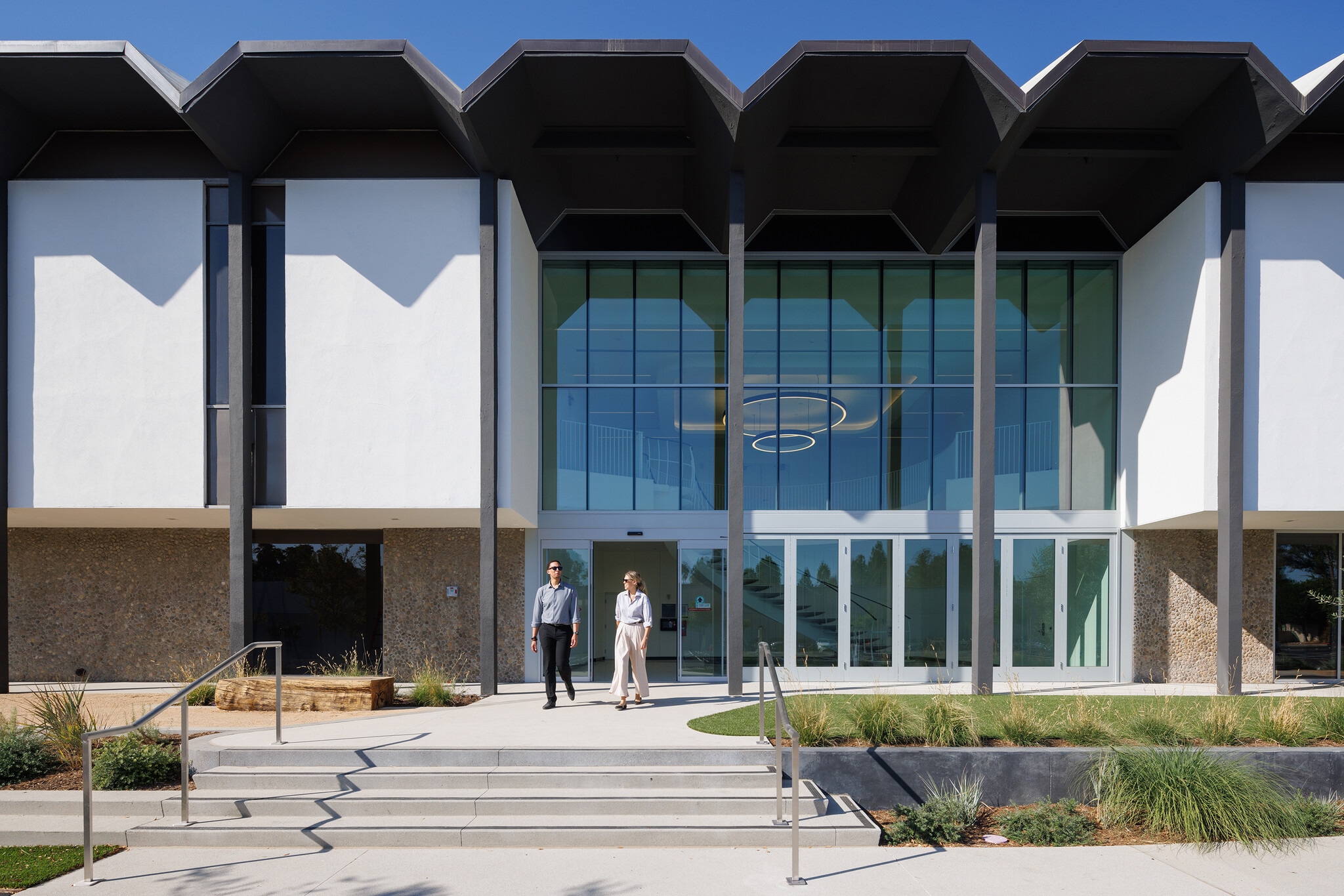 4561 Colorado Blvd, Los Angeles, CA for lease Building Photo- Image 1 of 8