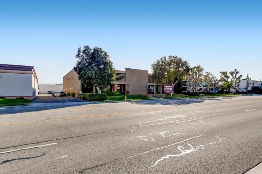 3720 Skypark Dr, Torrance, CA for lease - Building Photo - Image 1 of 33