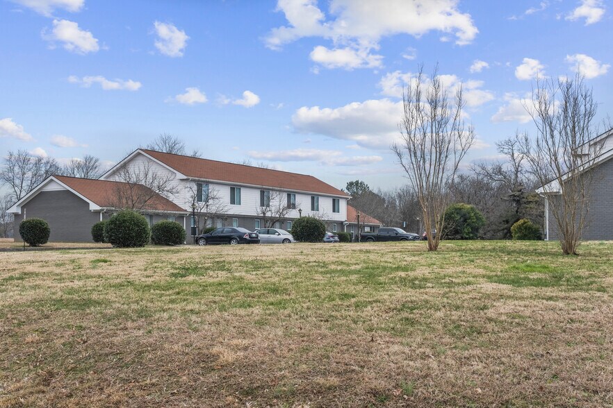 303 Johnson Ln, Tullahoma, TN for sale - Building Photo - Image 1 of 1