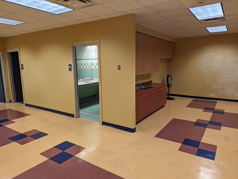 716 Watervliet Ave, Dayton, OH for sale - Interior Photo - Image 3 of 7