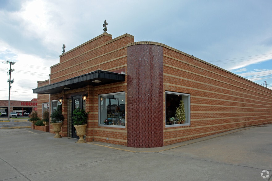 7909 N May Ave, Oklahoma City, OK for lease - Primary Photo - Image 1 of 2