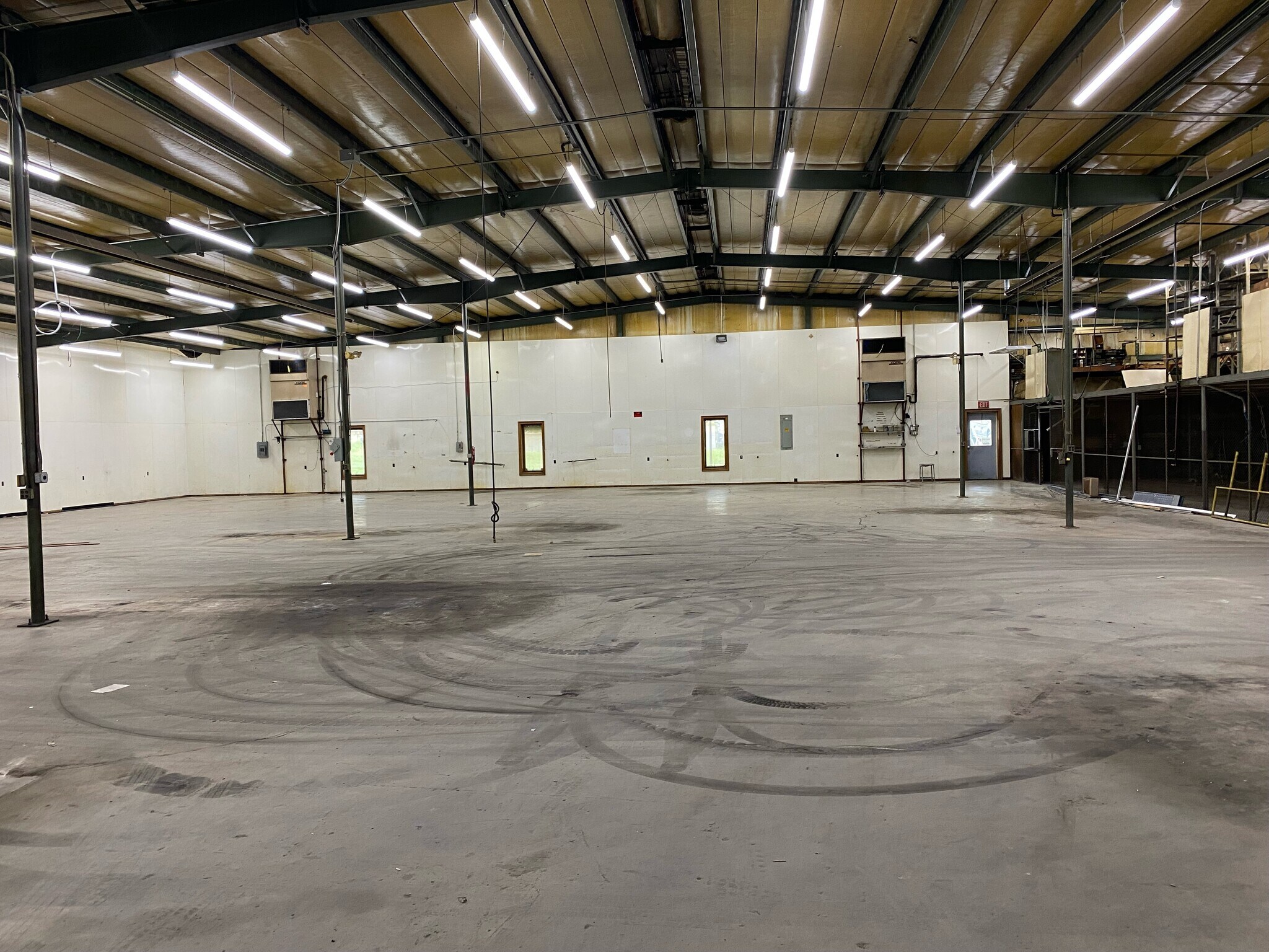 121 Alsonia St, Estill Springs, TN for lease Interior Photo- Image 1 of 12