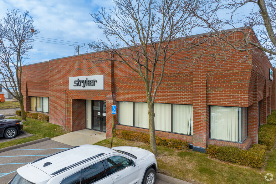 24387-24399 Halsted Rd, Farmington Hills, MI for lease - Building Photo - Image 1 of 9