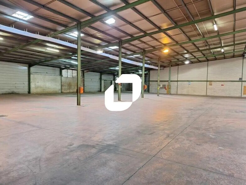 Industrial in Podensac for lease - Building Photo - Image 1 of 7