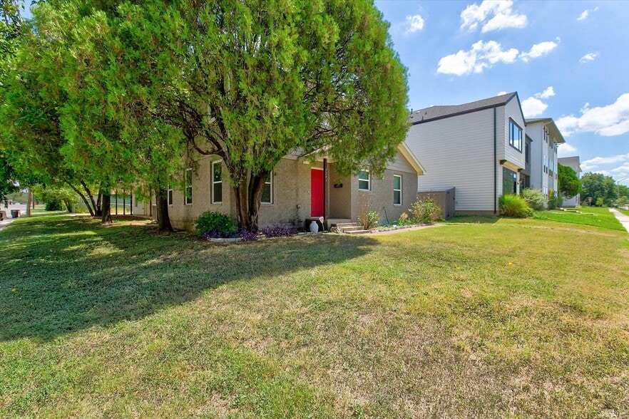 3201 Forest Park Blvd, Fort Worth, TX for sale - Building Photo - Image 2 of 24