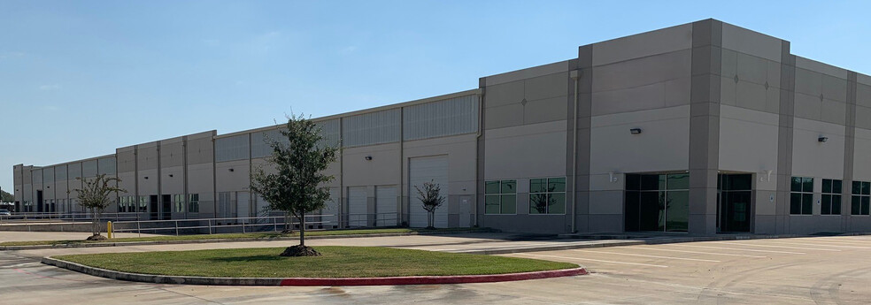 945 Trinity Dr, Mansfield, TX for lease - Building Photo - Image 2 of 3