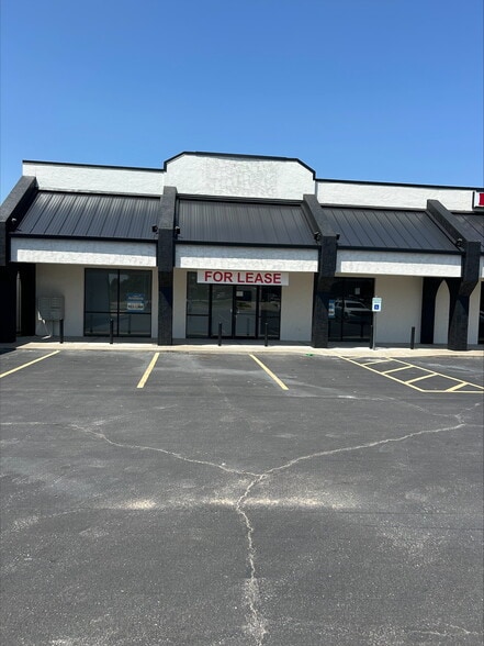 8501-8507 S Western Ave, Oklahoma City, OK for lease - Building Photo - Image 2 of 6