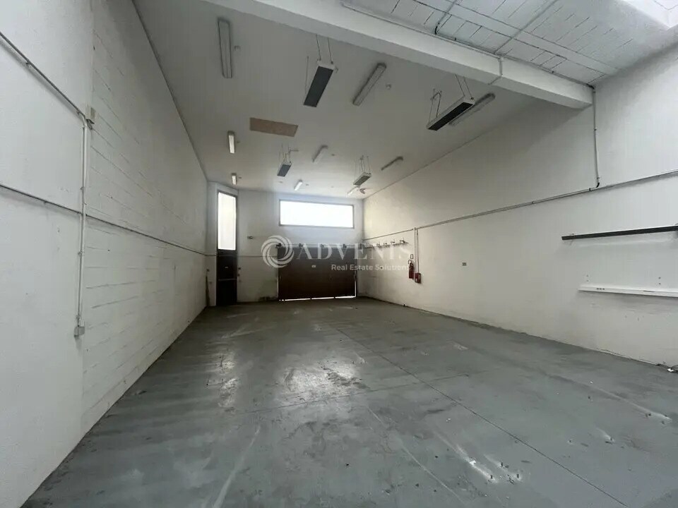 Flex in Voisins-le-Bretonneux for lease Interior Photo- Image 1 of 6