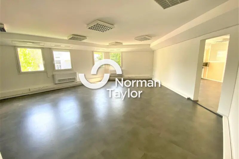 Office in Montpellier for lease - Interior Photo - Image 1 of 5