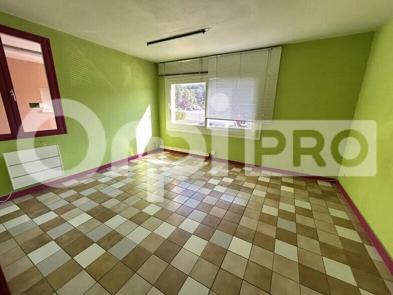 Flex in Beauvais for lease - Building Photo - Image 3 of 5