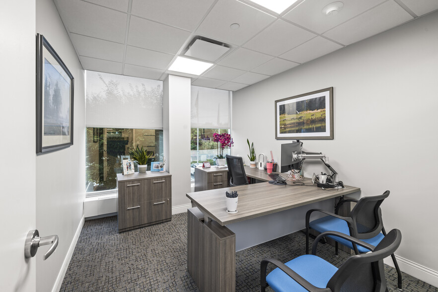 275 Broadhollow Rd, Melville, NY for lease - Building Photo - Image 3 of 19