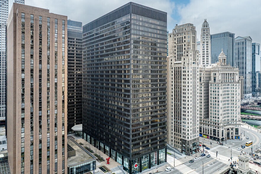 111 E Wacker Dr, Chicago, IL for lease - Building Photo - Image 3 of 6