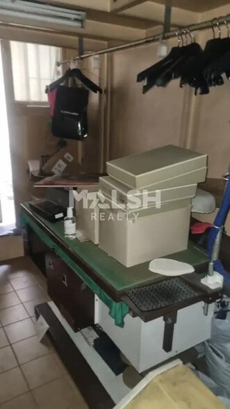 Retail in Lyon for lease - Building Photo - Image 2 of 6