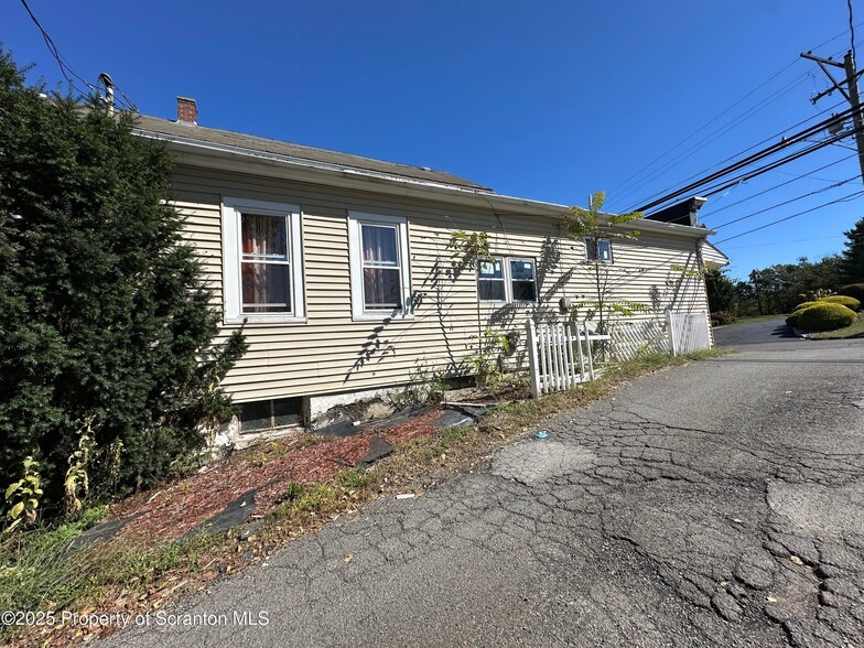 433-439 Main Rd, Hanover Township, PA for sale - Building Photo - Image 2 of 21